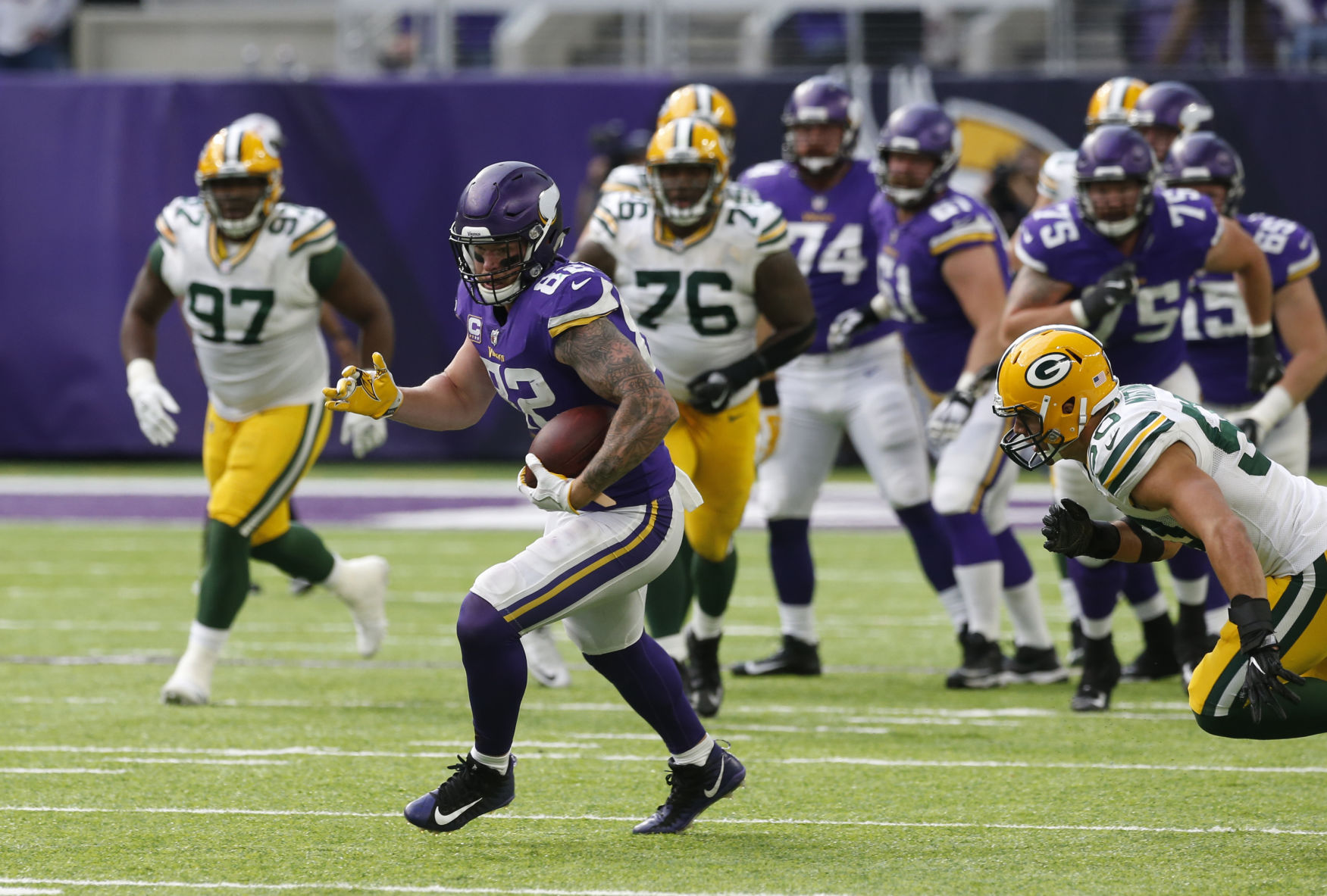 Vikings tight end Kyle Rudolph picks up yards after catch